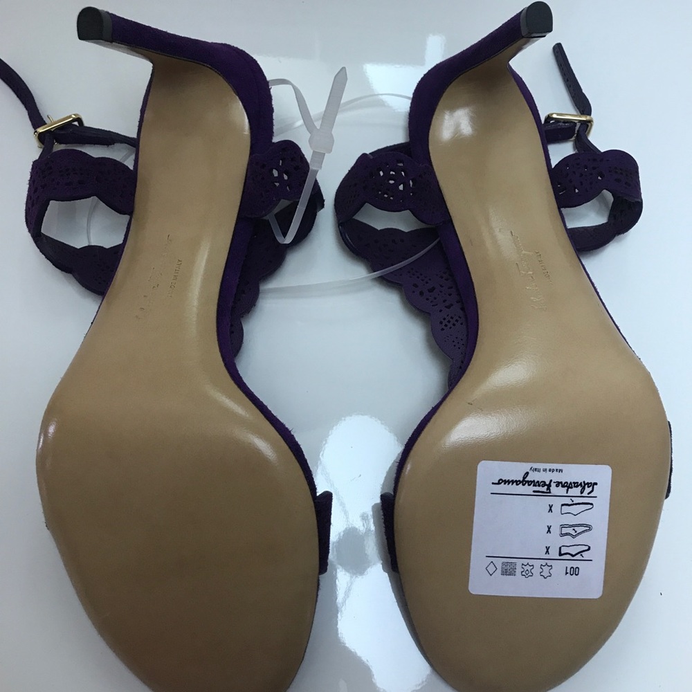 Salvatore Ferragamo suede heels - Picture 4 of 8